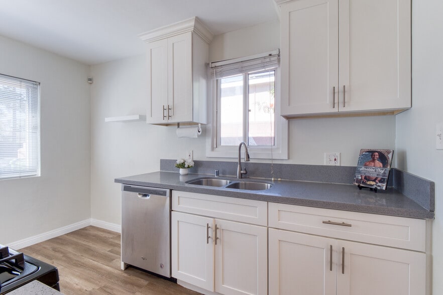 Building Photo - 1734 Eudora Ave