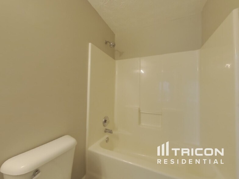 Building Photo - 239 Silver Ridge Dr