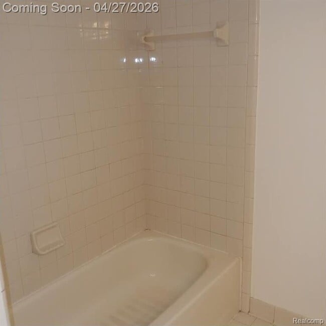 Building Photo - 205 Pineview Ct