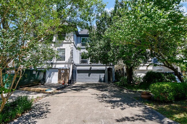 Primary Photo - 1807 Elmen St