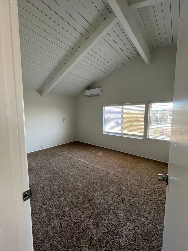 Building Photo - 4 Bed 3 Bath in Del Cerro
