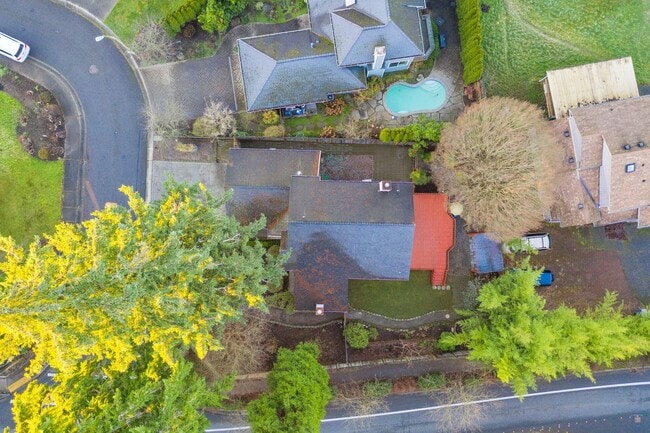 Building Photo - Beautiful 3 Bedroom Home in Bridle Trails