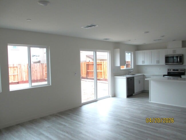 Building Photo - Brand new home in Roseville