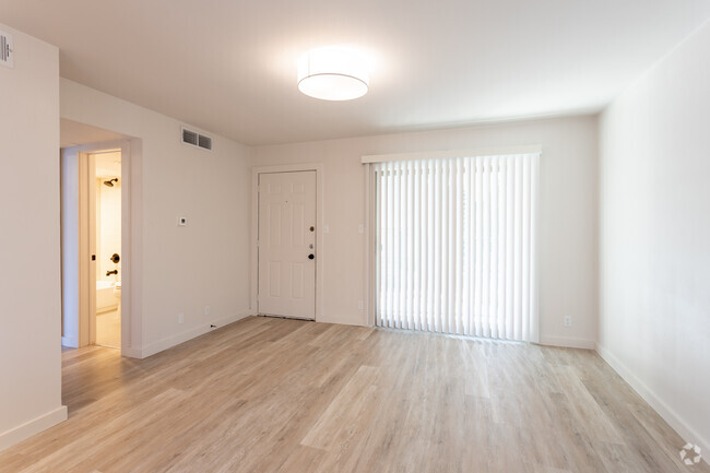 1BR, 1BA - 570SF - Oak Park Apartments