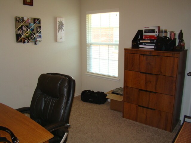 Building Photo - 4 Bedrooms - Moore Schools - Open Plan