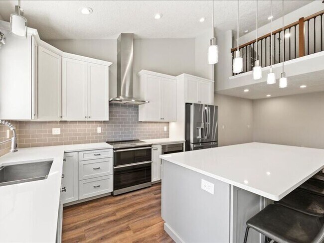 Building Photo - 617 Esperanza Ct