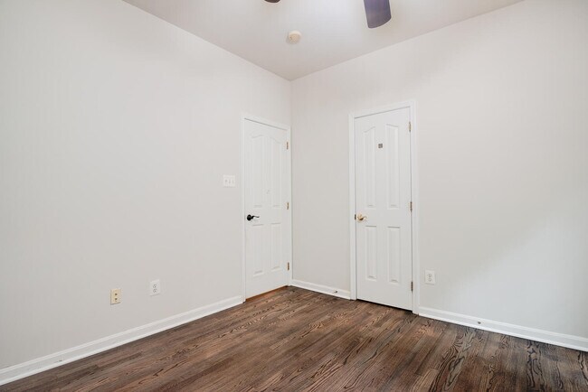 Building Photo - 6351 Lakewood Dr