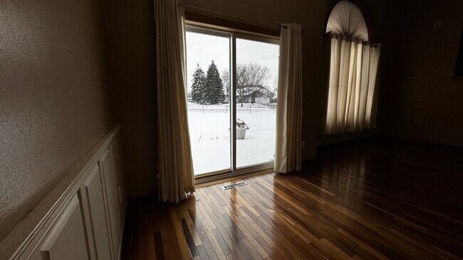 Building Photo - 8700 Loch Lomond Blvd