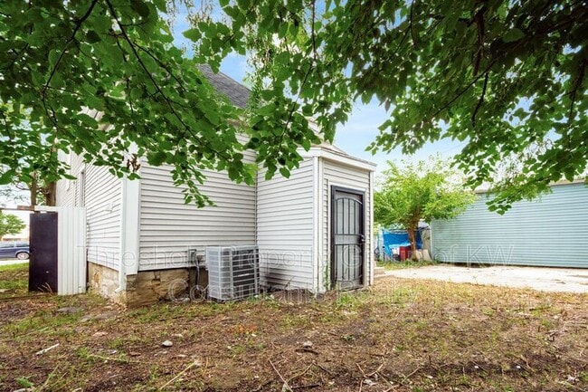 Building Photo - 865 Old Leonard Ave