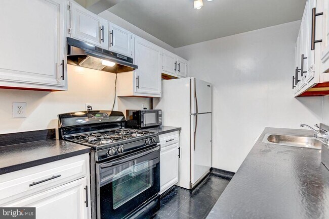 Building Photo - 1601 18th St NW