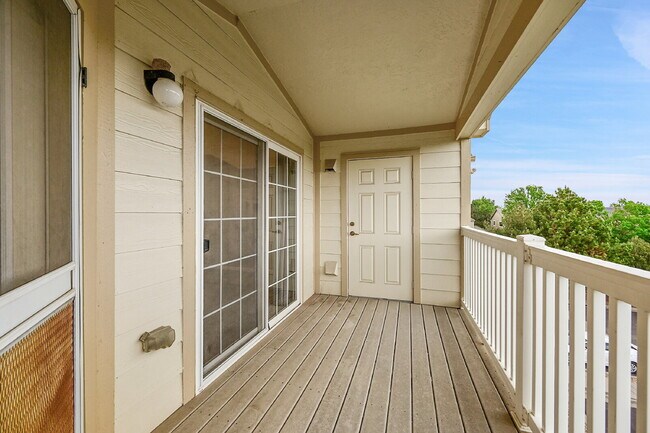 Building Photo - $1,650- 1 Bed, 1 Bath Condo in Aurora with...