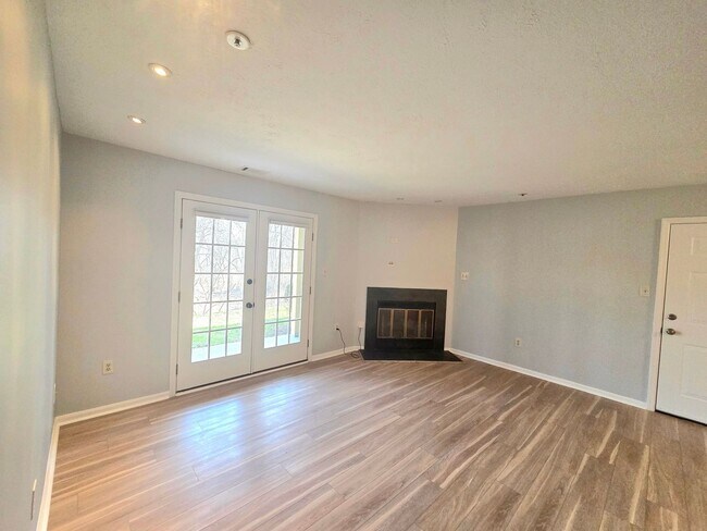 Building Photo - Beautiful 2 BR/2 BA Condo in Ellicott City!