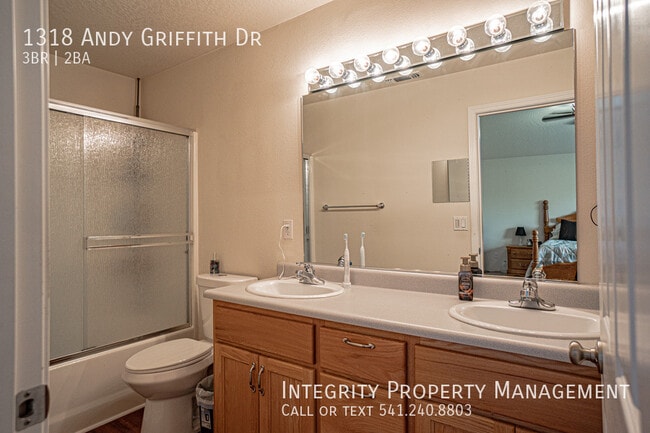 Building Photo - 1318 Andy Griffith Dr