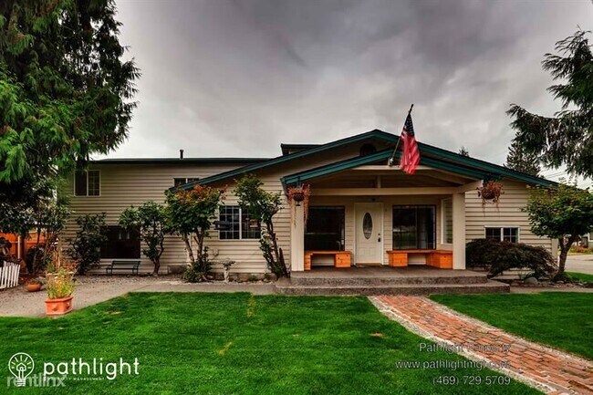 Building Photo - 1305 37th St SE