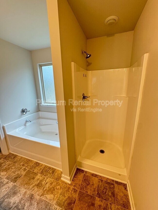 Building Photo - 5745 Woodside Crossing