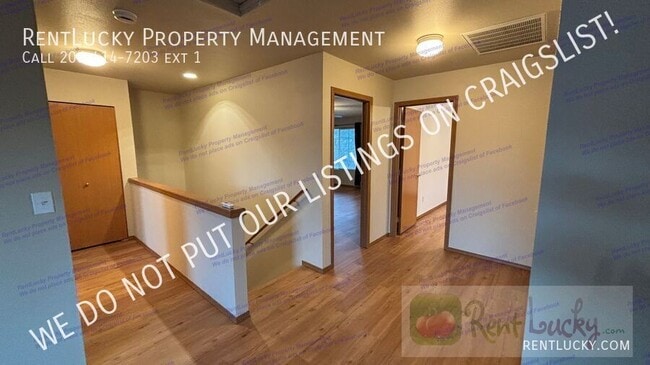 Building Photo - 9441 Country Hollow Dr E