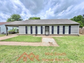 Building Photo - 4011 Double Tree St