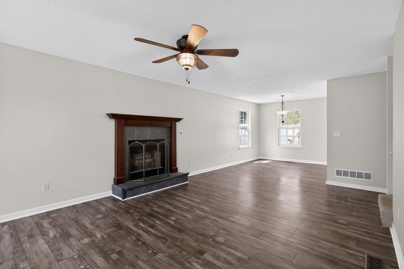 Building Photo - 373 Redwing Rd