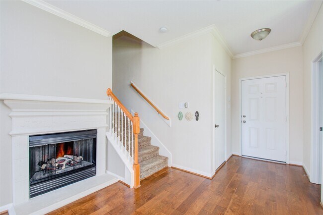 Building Photo - 16110 Limestone Lake Dr