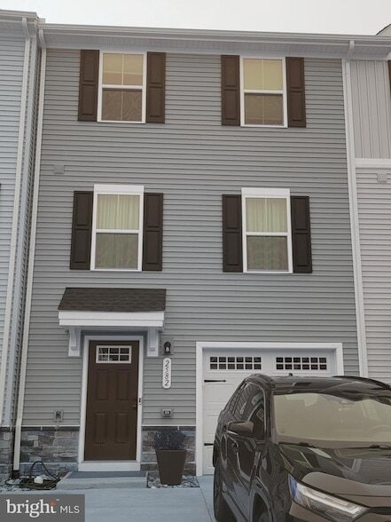 Building Photo - 2582 Laurel Pk Dr