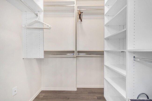 Building Photo - 220 N 22nd Pl