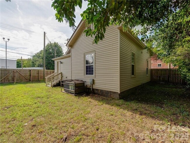 Building Photo - 1100 Pegram St