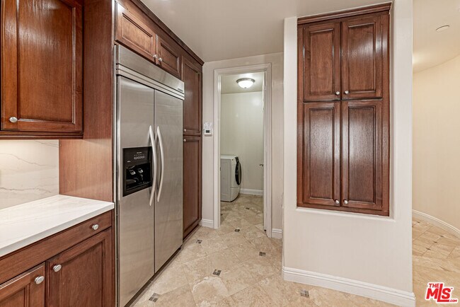 Building Photo - 143 N Arnaz Dr