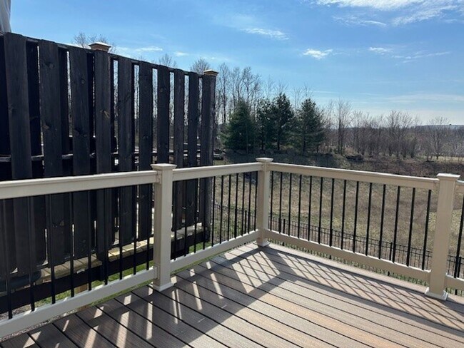 Building Photo - Don't Miss Out On This New Cumberland Town-Home For Rent, 3 Stories/3 Bedrooms/2.5 Bathroom In We...