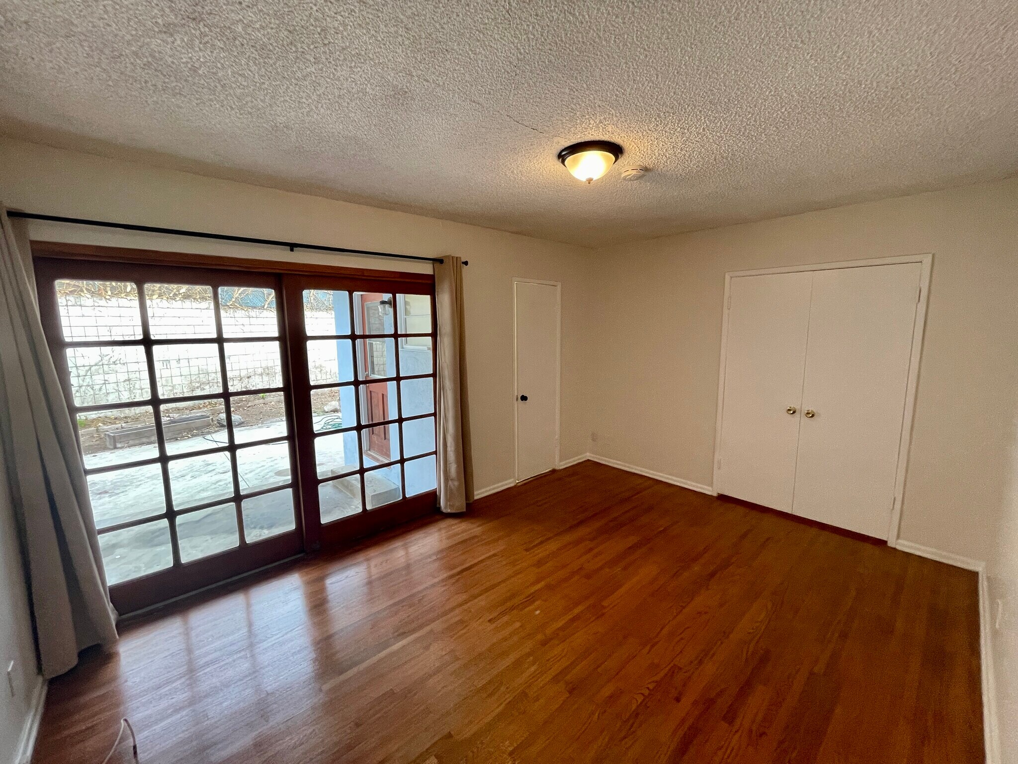 Building Photo - 12505 Manor Dr