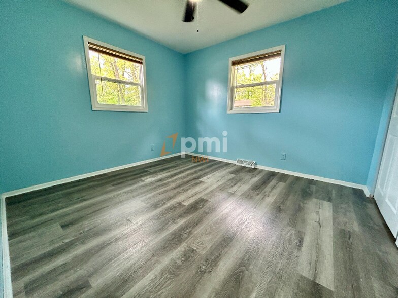 Building Photo - 6822-6824 Laurel Ave