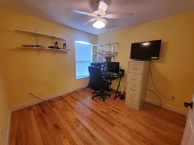 Building Photo - 1104 Plover Pl
