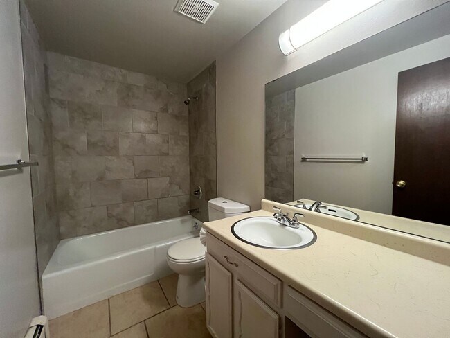 Building Photo - Robertson1001 (KC-JF-NB)