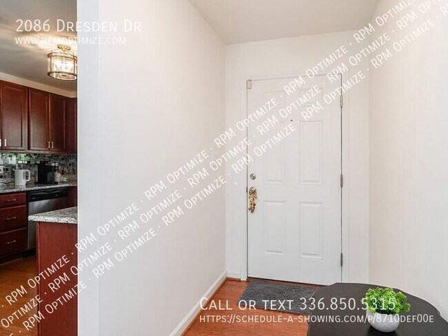 Building Photo - 2086 Dresden Dr