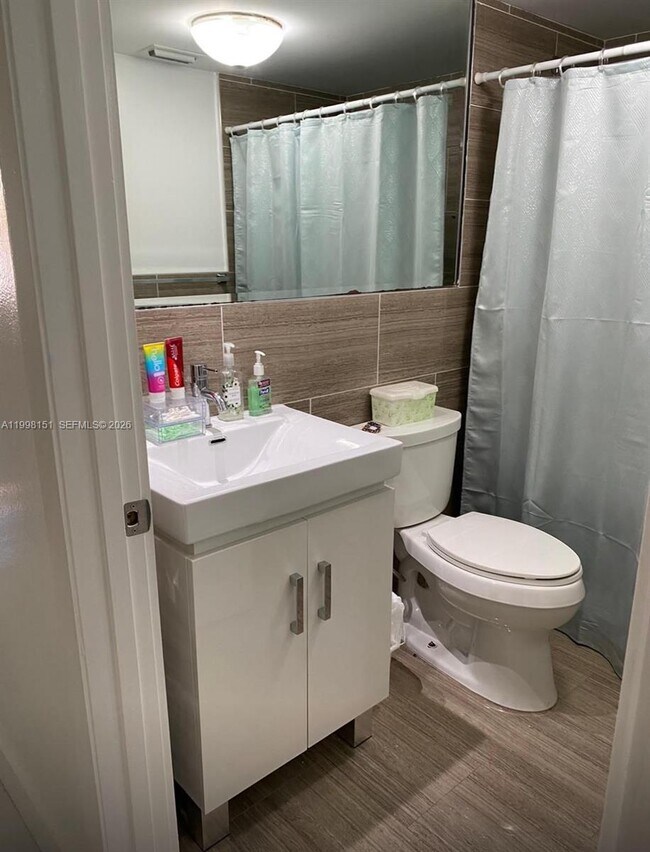 Building Photo - 2625 SE 20th Ct