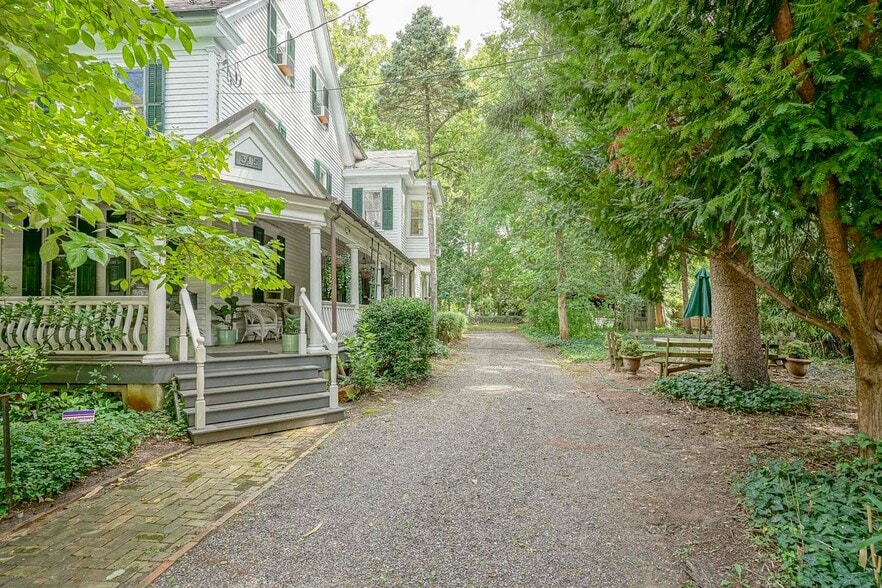 Building Photo - 315 Chestnut St