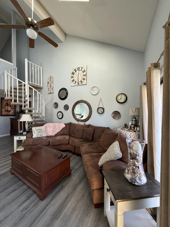 Building Photo - 1095 Plantation Dr W