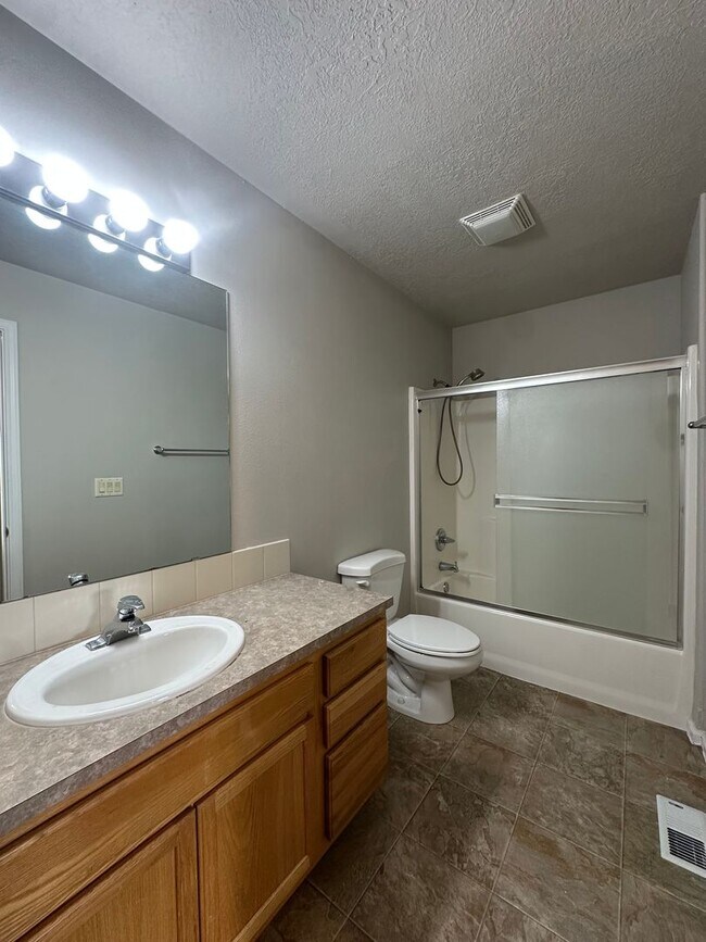 Building Photo - 1297 NE Dawson Dr