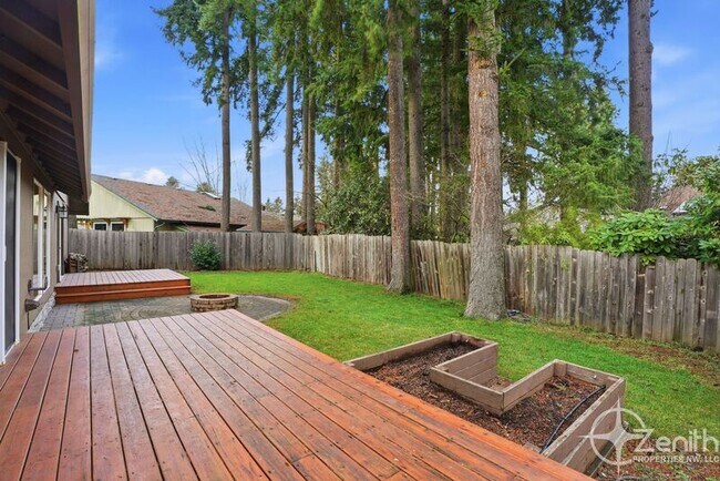 Building Photo - 13902 NE Piper Rd