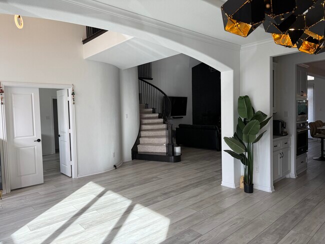 Building Photo - 2832 Fountain Park Dr