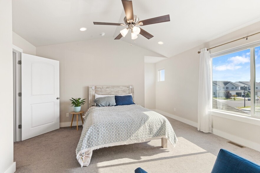 Building Photo - 201 13th St