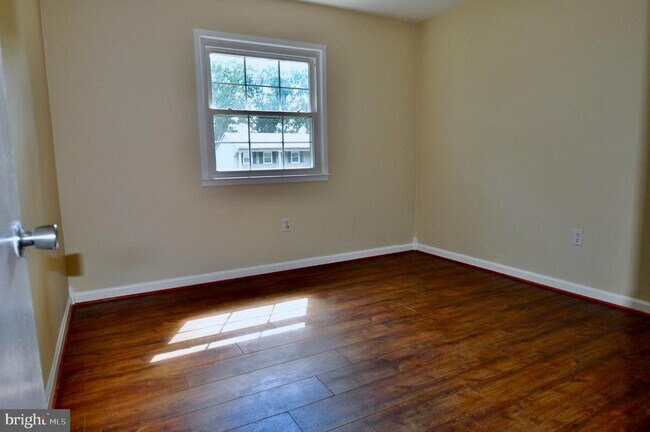 Building Photo - 13831 Delaney Rd