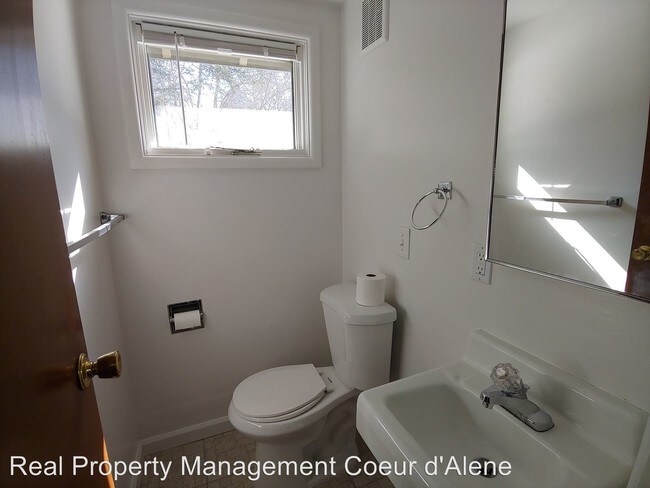 Building Photo - 2 br, 1.5 bath House - 2316 French Gulch #1