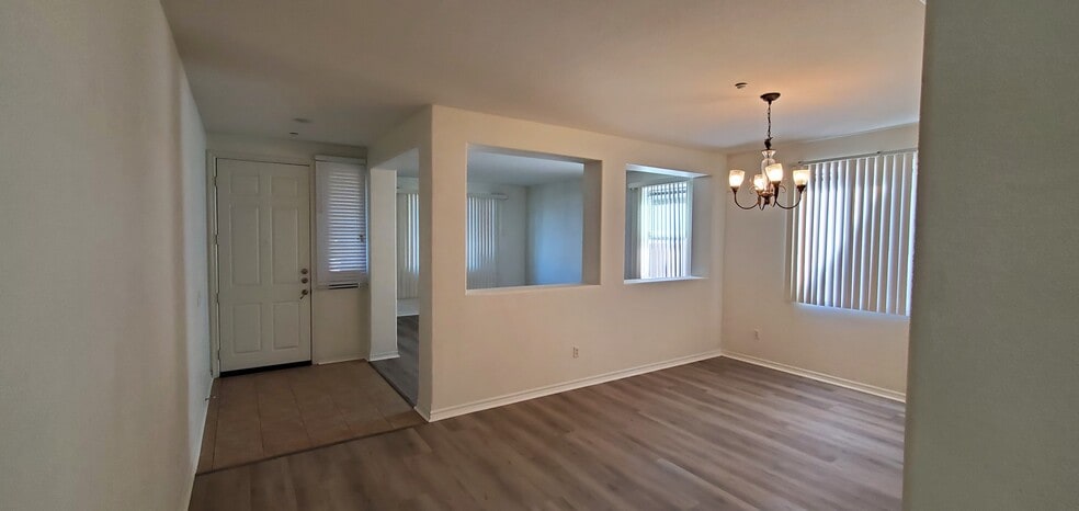 Building Photo - 1325 Juanita Ave