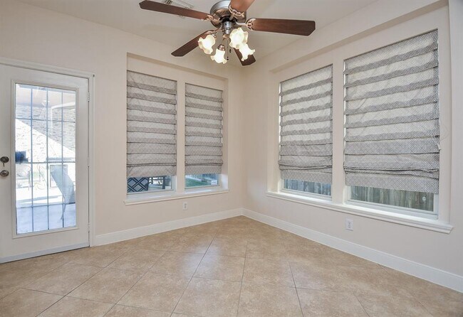 Building Photo - 3830 Parkside Dr
