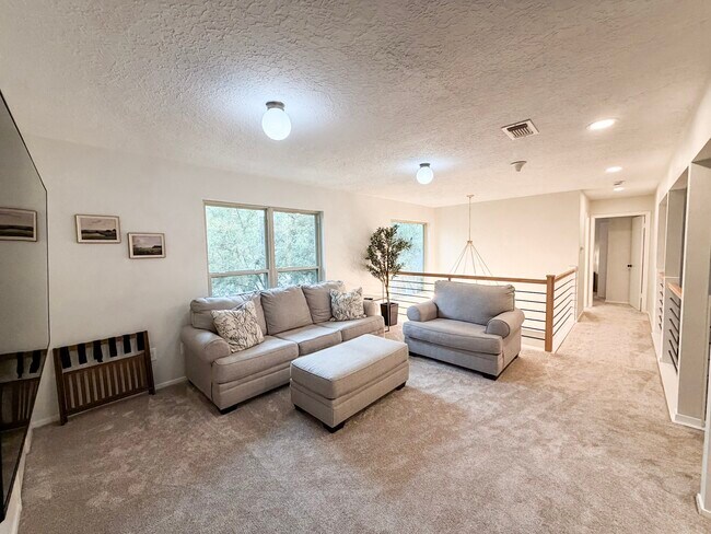 Building Photo - 29 Pinewood Forest Ct