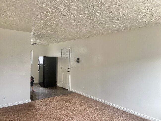 Building Photo - 610 S 200 E
