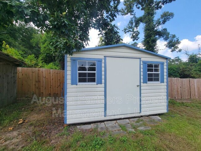 Building Photo - 3737 Woodcock Dr