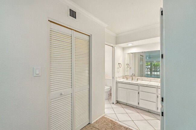 Building Photo - Beautiful 3 bed, 2 bath w/ bonus Room, loc...