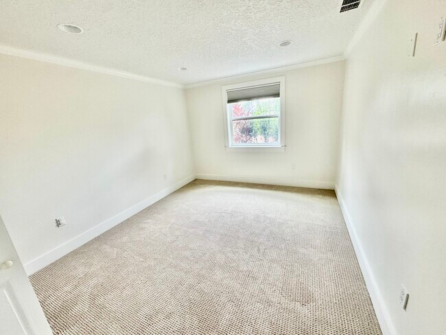 Building Photo - 2415 Costa Verde Blvd