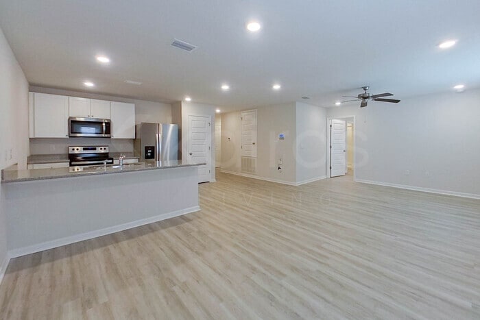 Building Photo - 110 Metalmark Dr